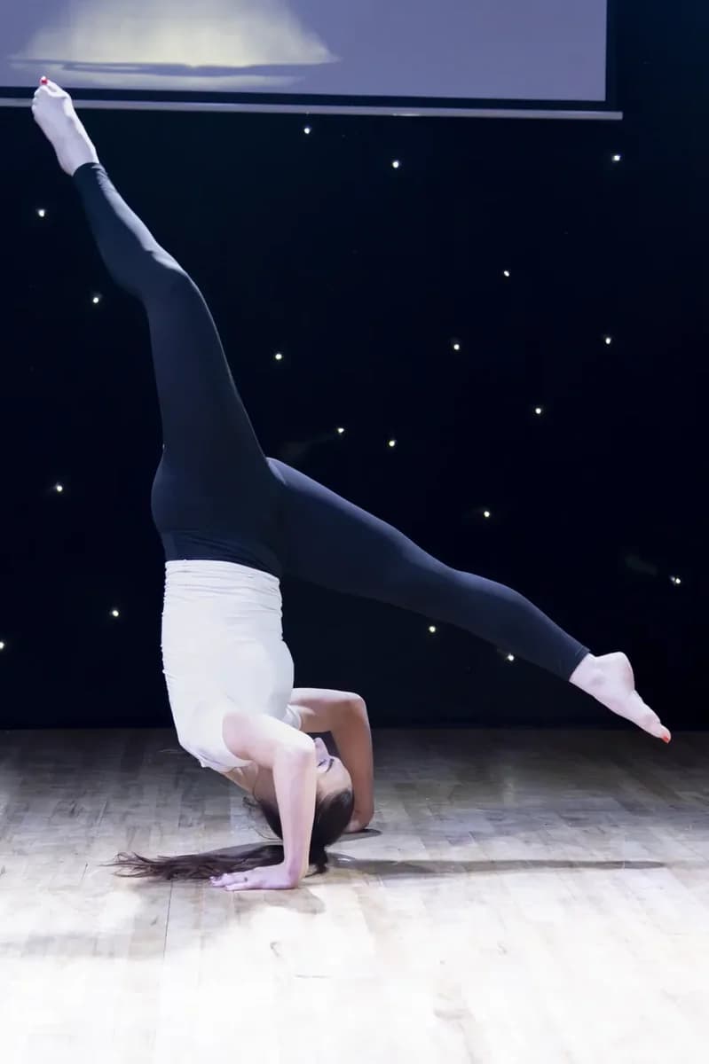 Acro solo